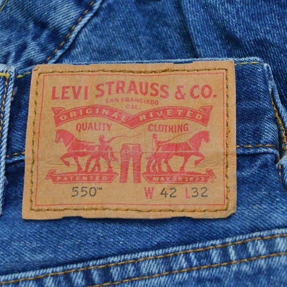 Levi's 42 x 32 550 Relaxed Fit Medium Stonewash Denim Jeans - Picture 3 of 7